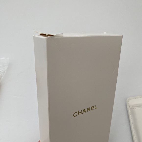 CHANEL Limited Edition Coco White Crossbody/Phone Case/Card holder NEW FREE gift - Picture 12 of 12